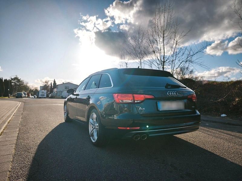 Gebraucht Audi A4 Ambiente 190 PS (139 kW) 2016 Schwarz Kombi