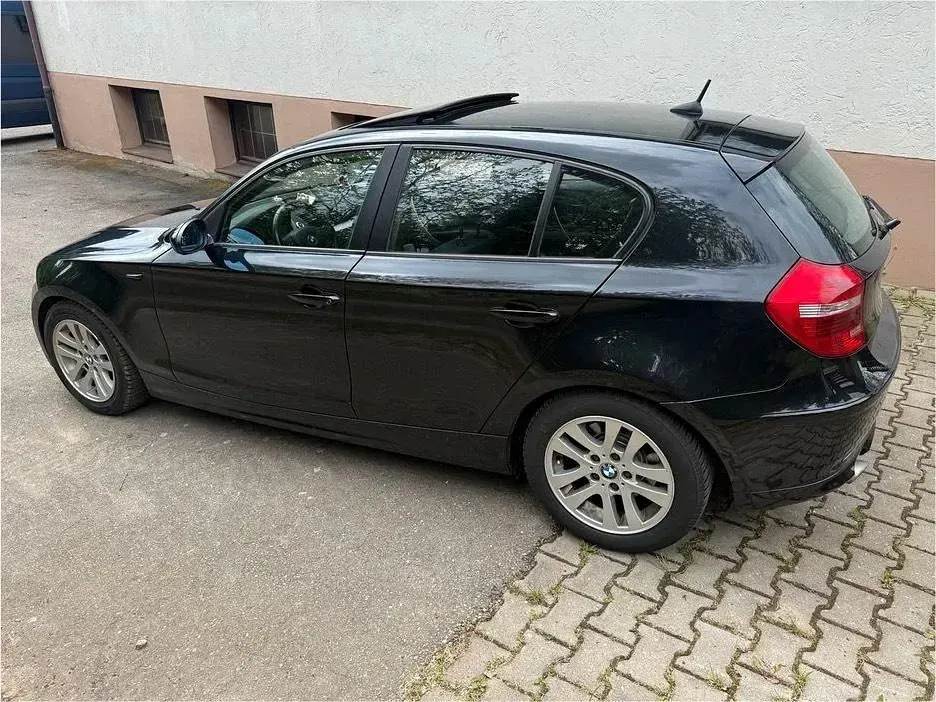 Gebraucht BMW 120 177 PS (130 kW) 2009 Schwarz Kleinwagen