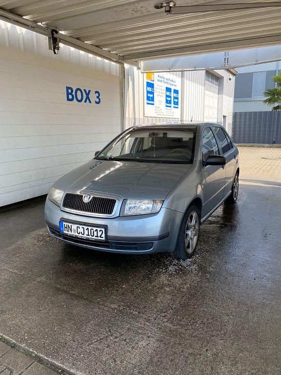 Blau Gebraucht 2004 Skoda Fabia Classic Limousine | 1.000 € (Guter Preis) - Bild 1/4