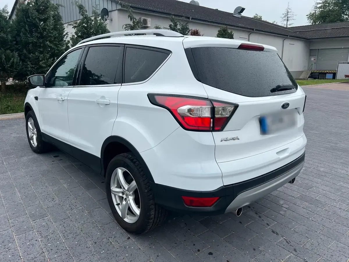 Gebraucht Ford Kuga 150 PS (110 kW) 2019 Weiß SUV