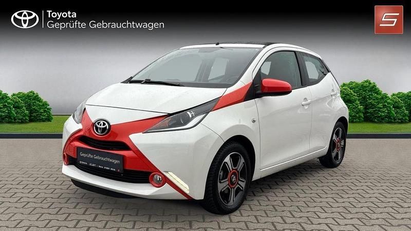 Weiß Gebraucht 2017 Toyota Aygo X-wave Kleinwagen | 7.770 € (Fairer Preis) - Bild 1/4