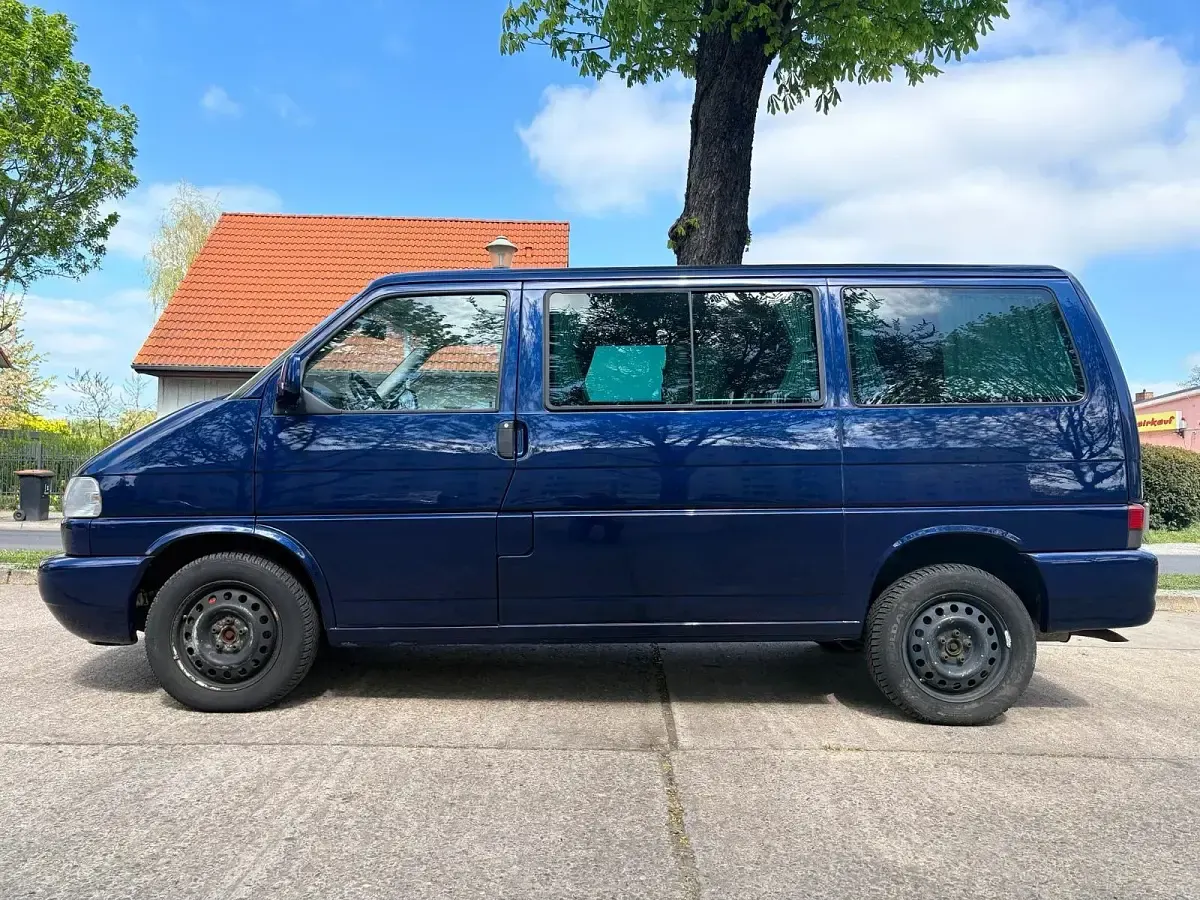 Second-hand VW T4 150 CP (110 kW) 2002 Andere farben Van