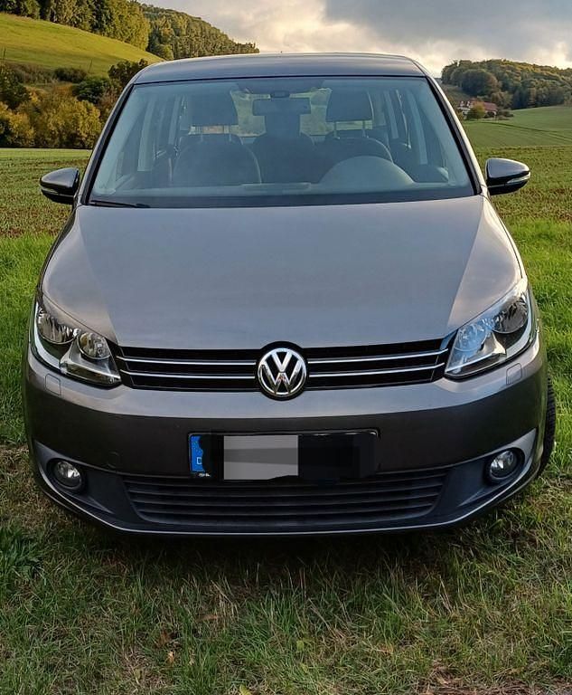 Gebraucht VW Touran 105 PS (77 kW) 2014 Braun Van / Kleinbus