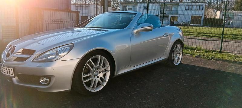 Silber Gebraucht 2009 Mercedes SLK280 Cabrio | 13.900 € - Bild 1/4