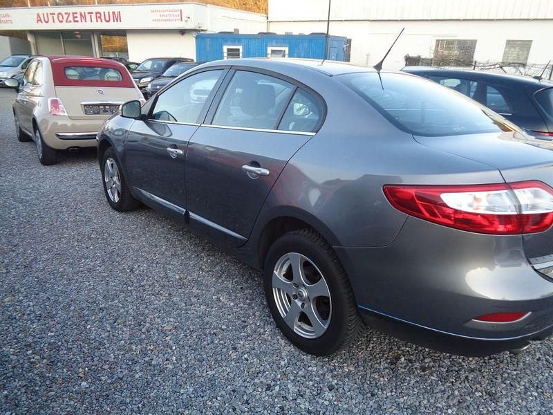 Gebraucht Renault Fluence Dynamique 140 PS (102 kW) 2010 Grau Limousine