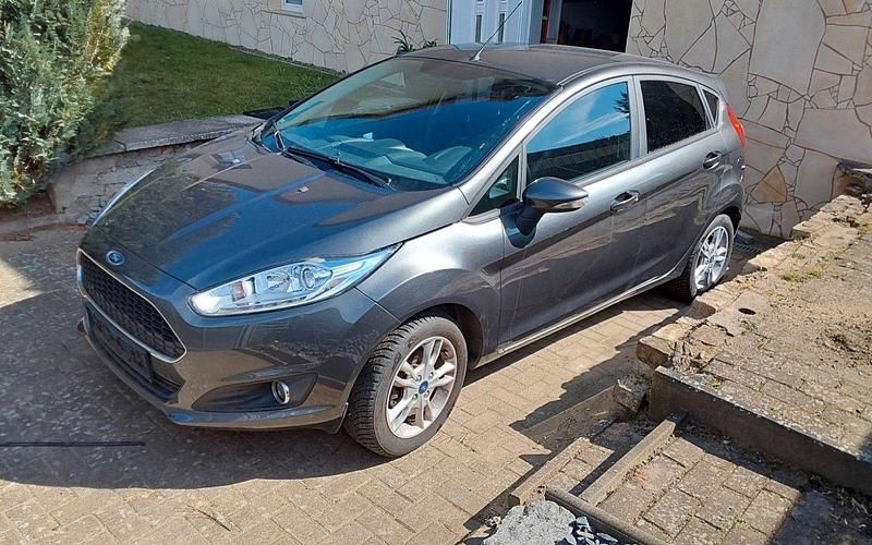 Gebraucht Ford Fiesta Trend 80 PS (58 kW) 2017 Grau Kleinwagen