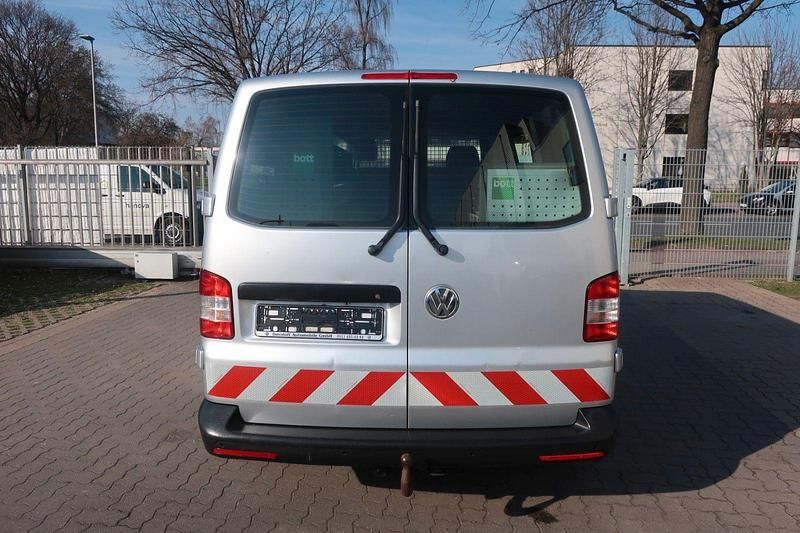 Gebraucht VW Transporter 140 PS (102 kW) 2014 Silber Van