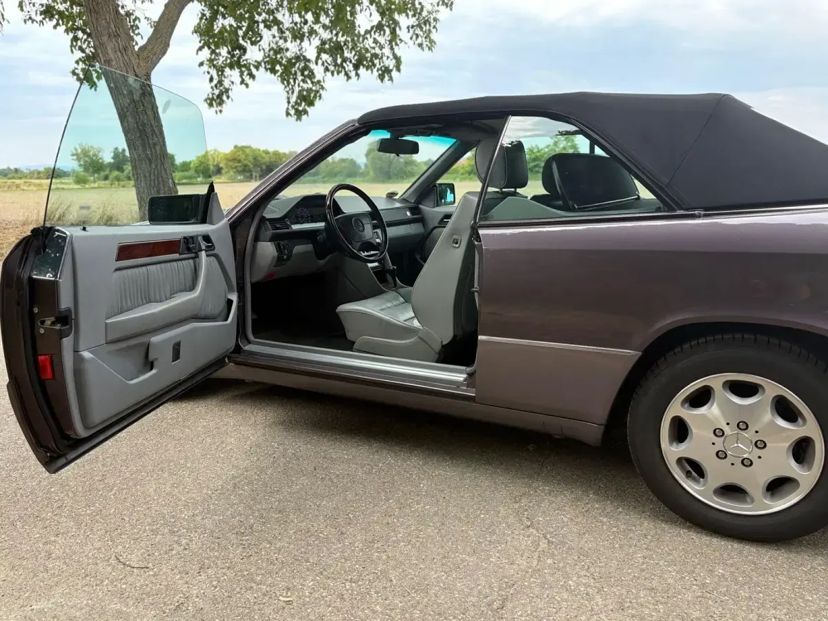 Gebraucht Mercedes E220 150 PS (110 kW) 1994 Braun Cabrio