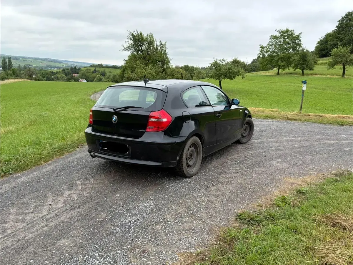 Gebraucht BMW 116 122 PS (89 kW) 2007 Schwarz Kleinwagen