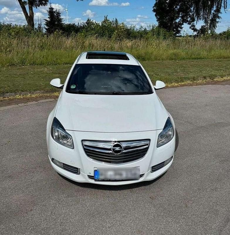 Weiß Gebraucht 2012 Opel Insignia OPC Kombi | 4.000 € (Guter Preis) - Bild 1/4