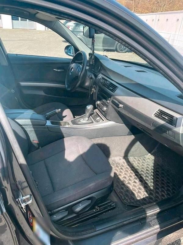 Gebraucht BMW 320 163 PS (119 kW) 2007 Grau Kombi