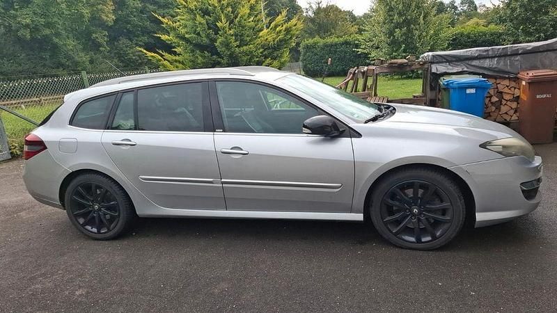 Silber Gebraucht 2011 Renault Laguna GrandTour GT Kombi | 4.800 € (Etwas zu teuer) - Bild 1/4