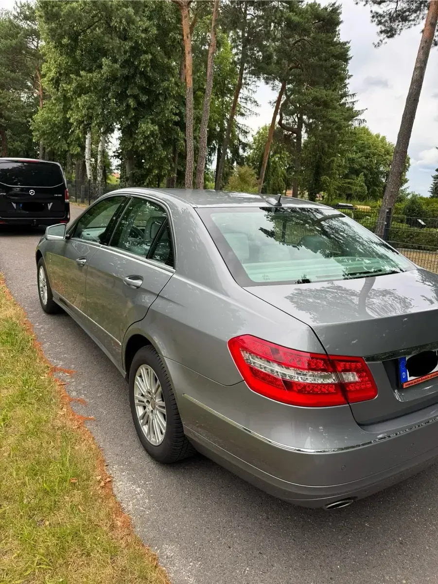 Gebraucht Mercedes E300 Elegance 231 PS (169 kW) 2010 Silber Limousine