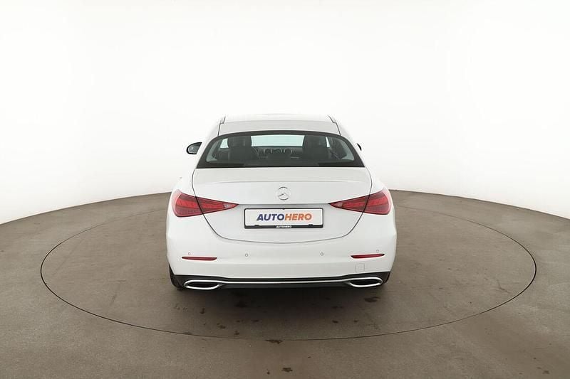 Gebraucht Mercedes C300 Avantgarde 258 PS (189 kW) 2022 Weiß Limousine