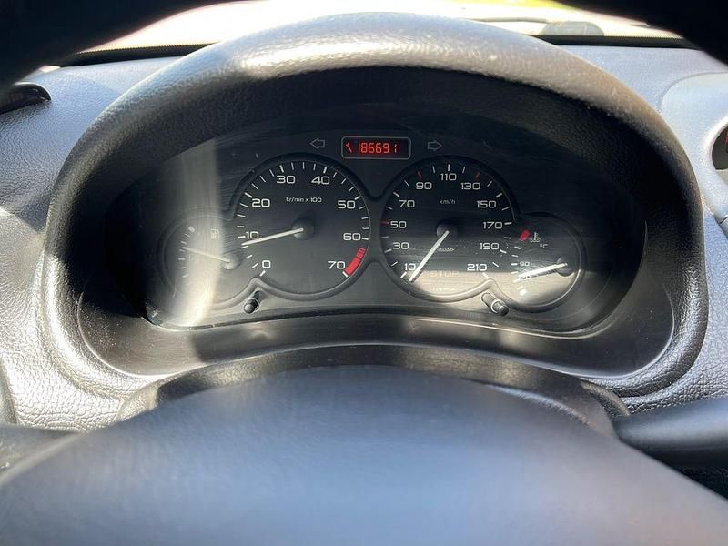 Gebraucht Peugeot 206 Tendance 75 PS (55 kW) 2007 Grau Limousine