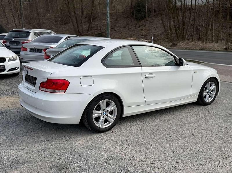 Gebraucht BMW 118 Coupé Advantage 143 PS (105 kW) 2011 Weiß Coupé