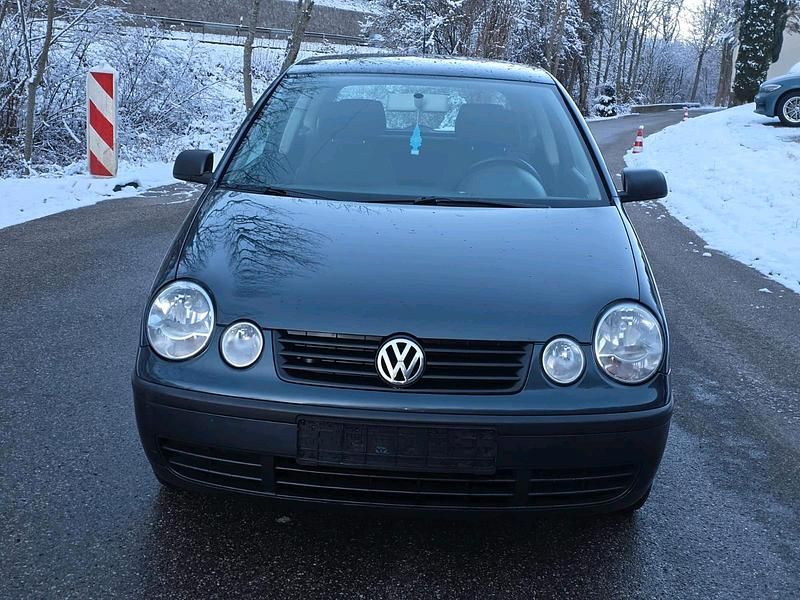 Grau Gebraucht 2002 VW Polo Limousine | 2.400 € (Teuer) - Bild 1/4