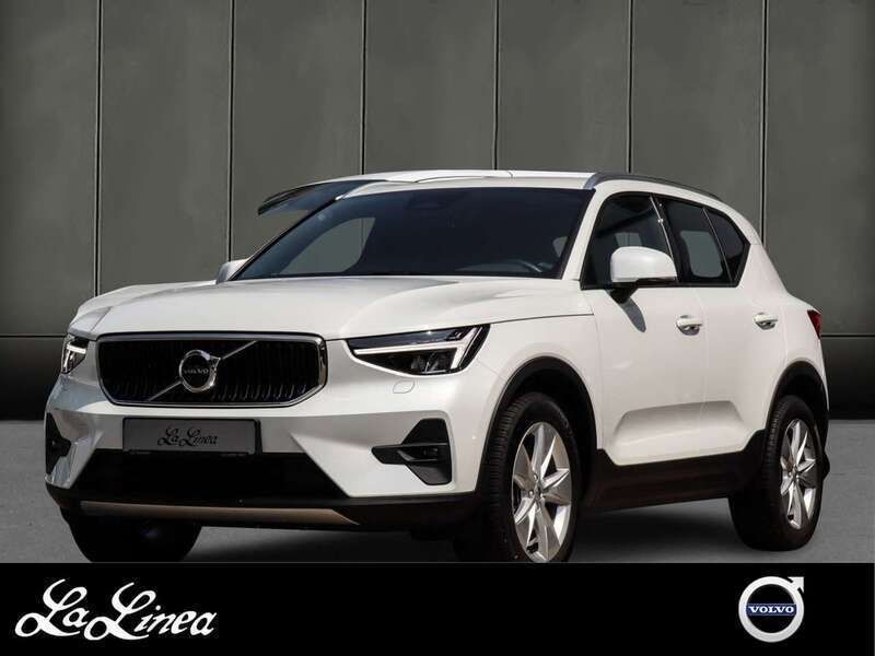 Crystal white / metallic (metallic) Gebraucht 2024 Volvo XC40 Core SUV | 34.890 € (Superpreis) - Bild 1/3