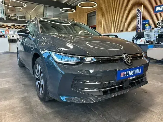 Gebraucht VW Golf VIII 116 PS (85 kW) 2025 Grau Limousine