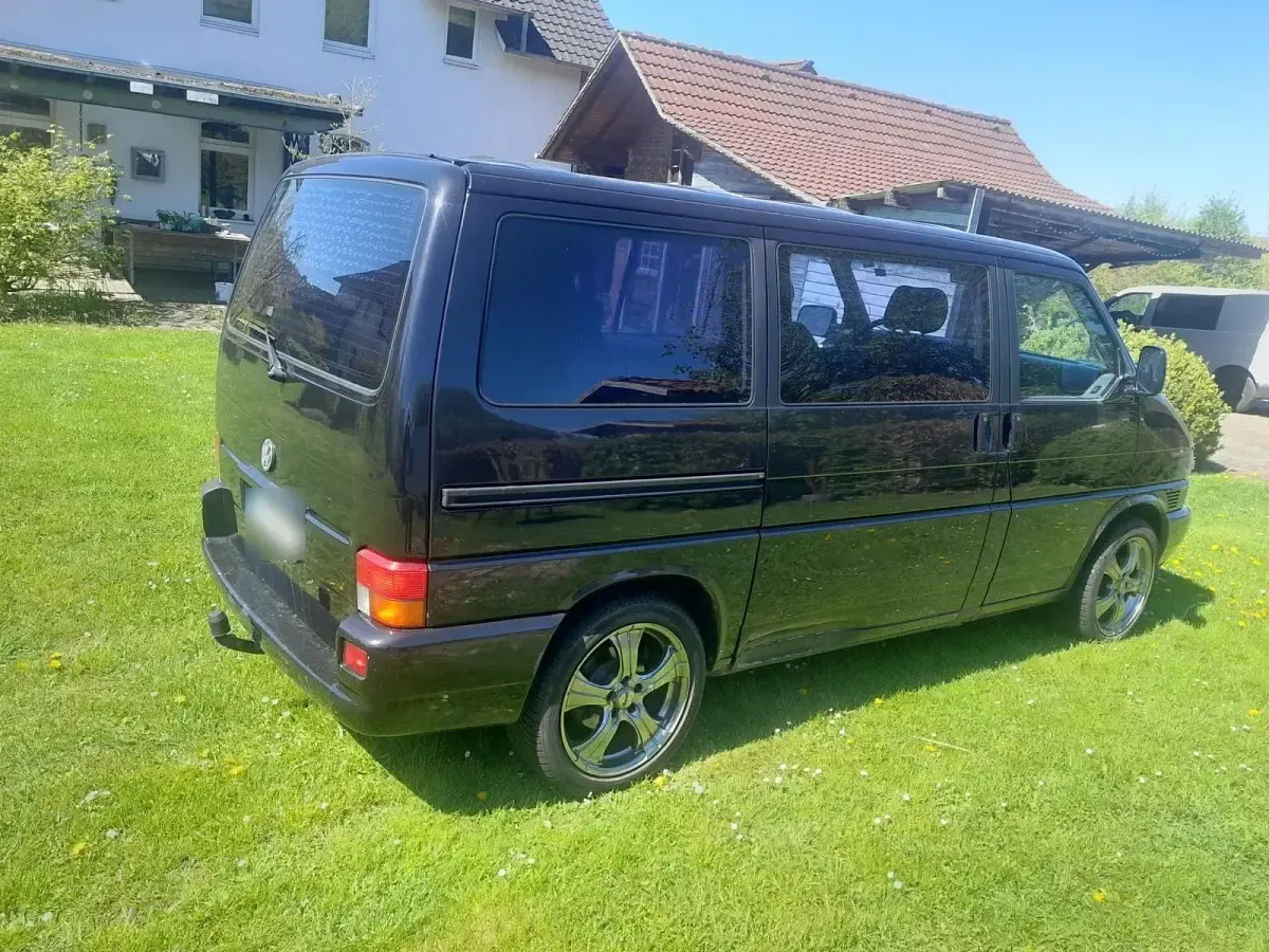 Gebraucht VW Multivan 102 PS (75 kW) 1998 Schwarz Van / Kleinbus