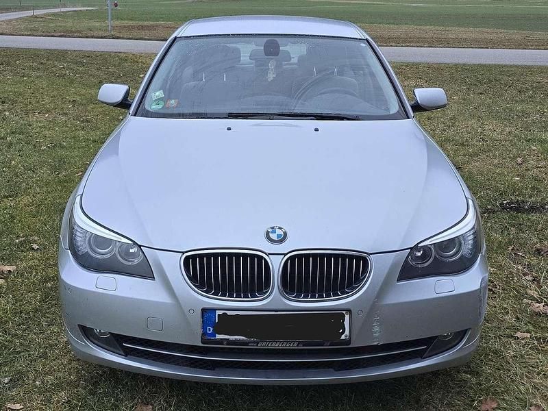 Gebraucht BMW 525 Lifestyle 197 PS (144 kW) 2008 Silber Limousine
