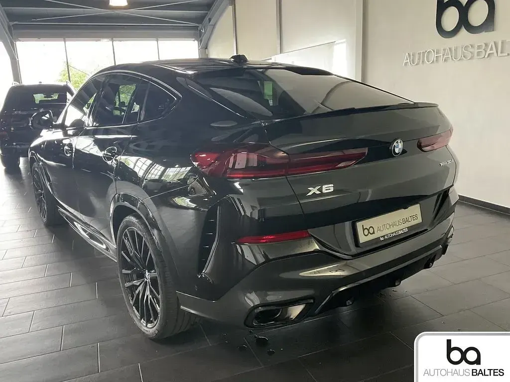 Gebraucht BMW X6 M Sport 298 PS (219 kW) 2025 Saphirschwarz met. SUV