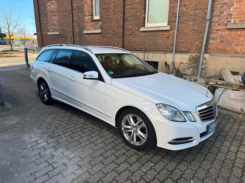 Gebraucht Mercedes E250 Avantgarde 204 PS (150 kW) 2012 Weiß Kombi