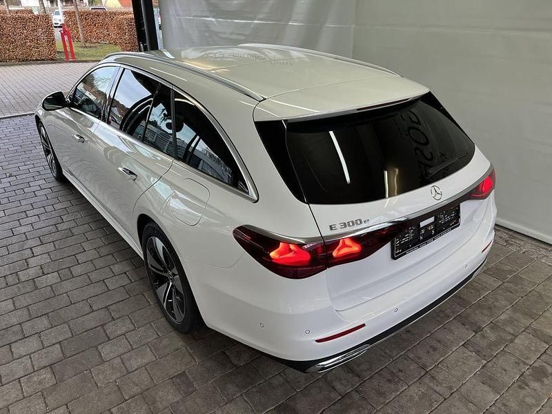 Gebraucht Mercedes E300 Advanced 313 PS (230 kW) 2024 Weiß Limousine