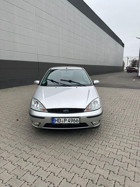 Silber Gebraucht 2003 Ford Focus Limousine | 1.150 € (Guter Preis) - Bild 1/4