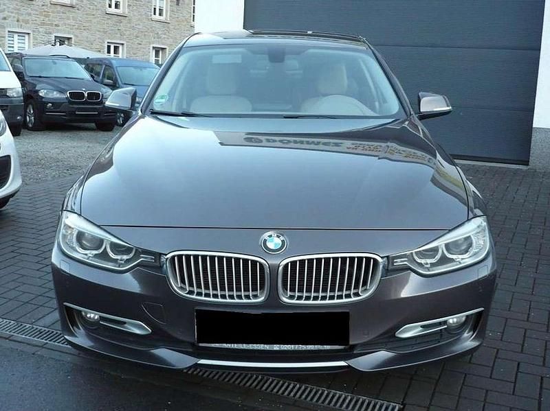 Gebraucht BMW 318 143 PS (105 kW) 2012 Braun Limousine