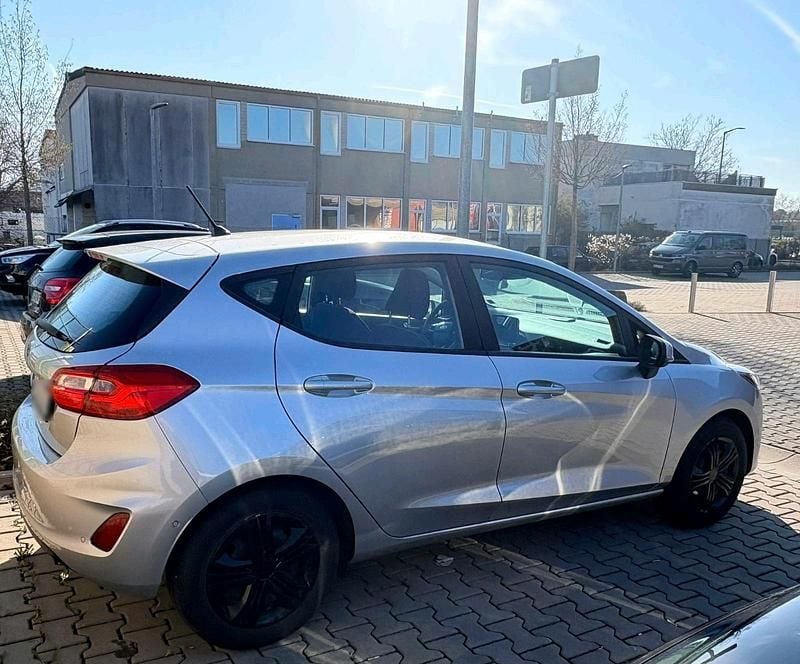 Gebraucht Ford Fiesta Active 101 PS (74 kW) 2019 Silber Kleinwagen