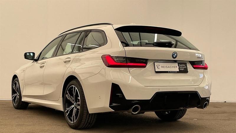 Gebraucht BMW 330e Comfort Edition 292 PS (214 kW) 2025 Alpinweiß uni Kombi