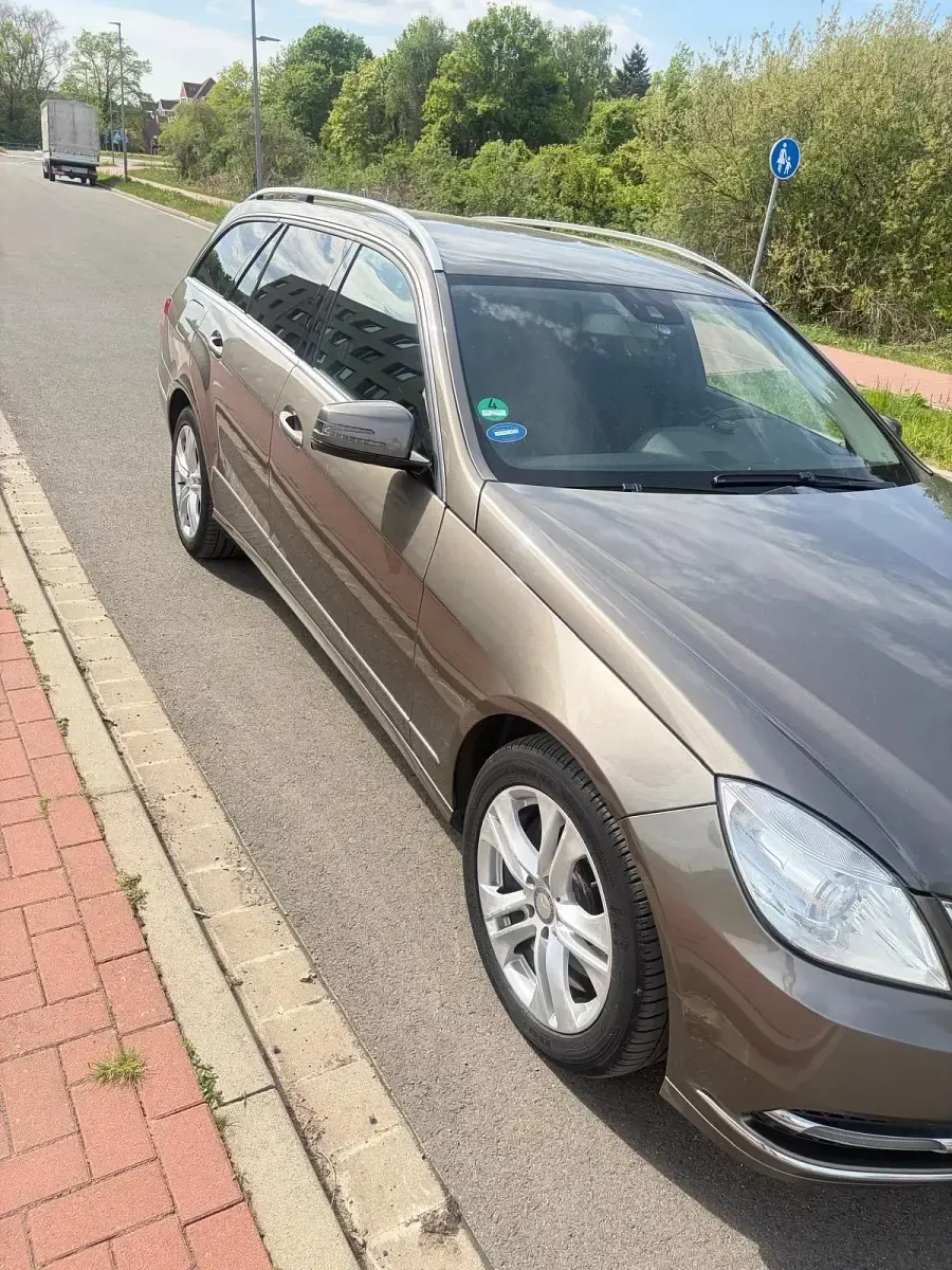 Gebraucht Mercedes E300 204 PS (150 kW) 2013 Grau Kombi