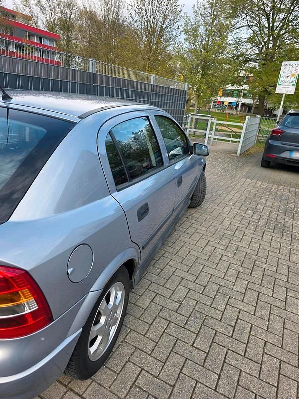 Gebraucht Opel Astra 85 PS (62 kW) 2002 Silber Limousine