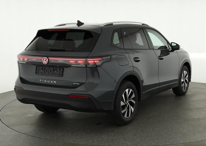Delfin grau metallic Gebraucht 2025 VW Tiguan Life SUV | 38.684 € (Etwas zu teuer) - Bild 1/4