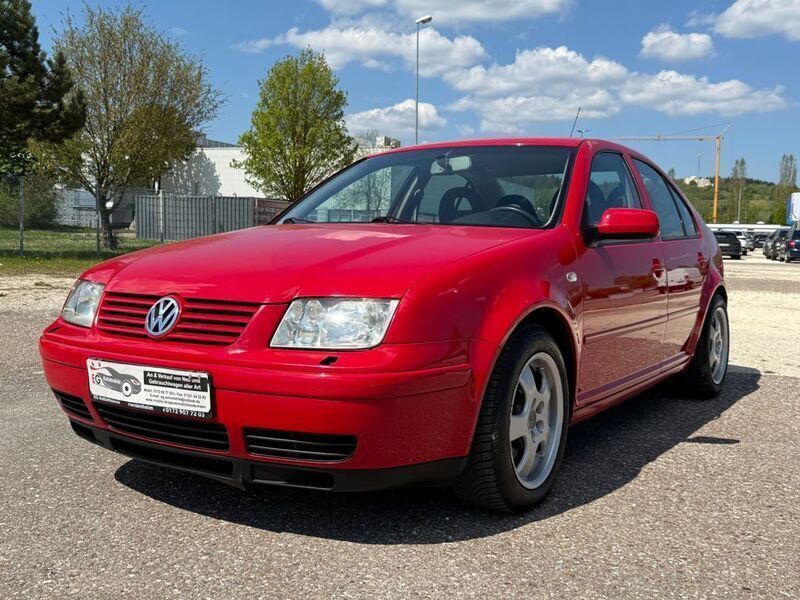 Rot Gebraucht 2002 VW Bora Comfortline Limousine | 1.390 € (Fairer Preis) - Bild 1/4