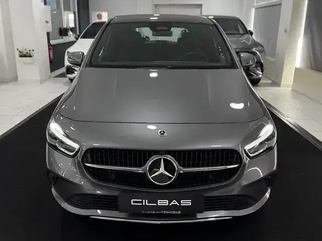 Gebraucht Mercedes B200 150 PS (110 kW) 2024 Mountaingrau  met. Van / Kleinbus