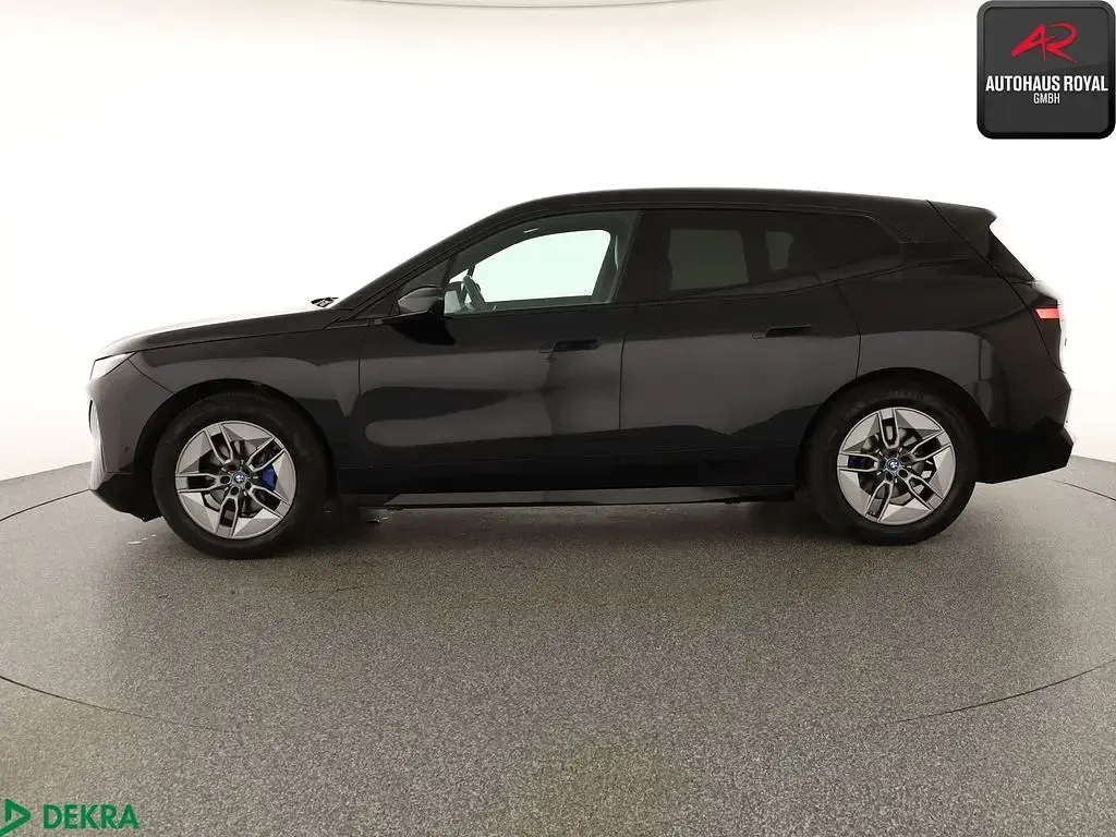 Gebraucht BMW iX Sport Line 239 kW (326 PS) 2022 Saphirschwarz SUV