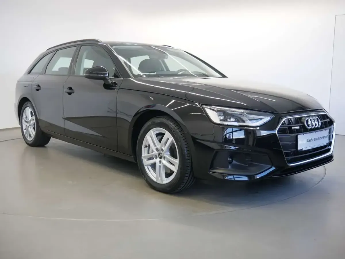 Gebraucht Audi A4 Sport 204 PS (150 kW) 2023 Brillantschwarz Kombi