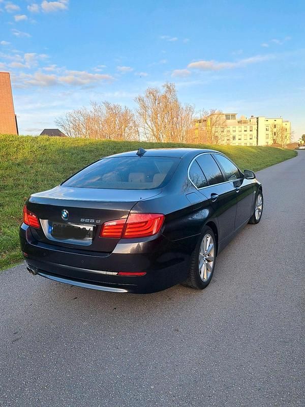 Gebraucht BMW 525 204 PS (150 kW) 2011 Grau Limousine