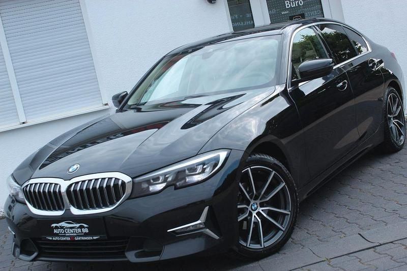 Schwarz Gebraucht 2022 BMW 318 Luxury Line Limousine | 22.500 € (Teuer) - Bild 1/4