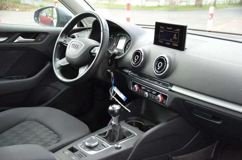 Gebraucht Audi A3 Attraction 150 PS (110 kW) 2014 Monsungrau metallic Kleinwagen