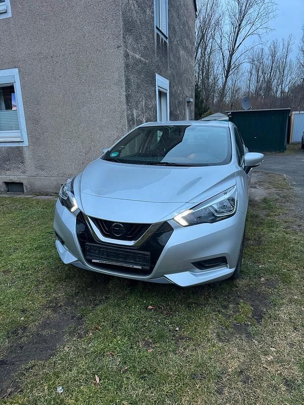 Gebraucht Nissan Micra 90 PS (66 kW) 2017 Silber Kleinwagen