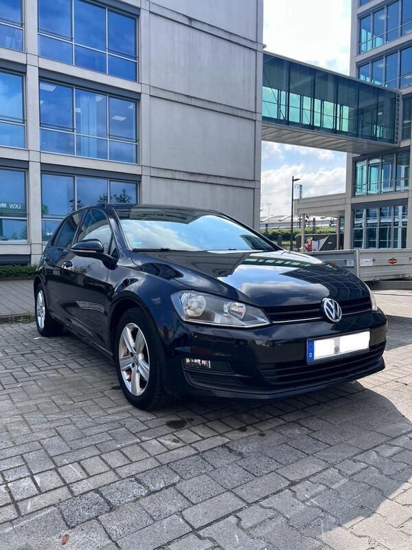 Schwarz Gebraucht 2013 VW Golf VII Comfortline Kleinwagen | 6.790 € (Fairer Preis) - Bild 1/4