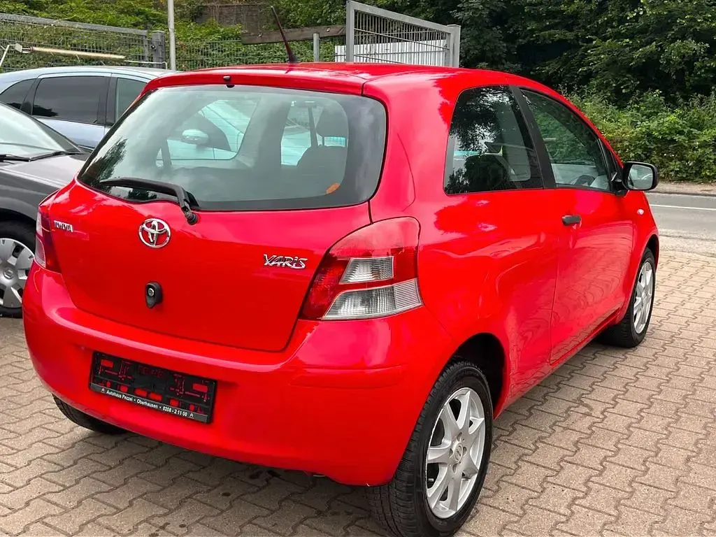 Gebraucht Toyota Yaris Cool 69 PS (50 kW) 2011 Rot Kleinwagen