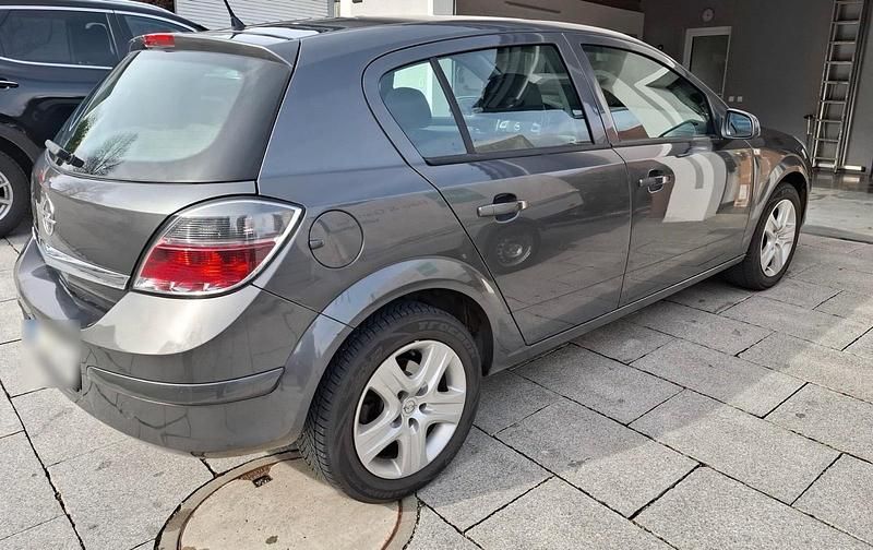Gebraucht Opel Astra 116 PS (85 kW) 2009 Grau Kleinwagen