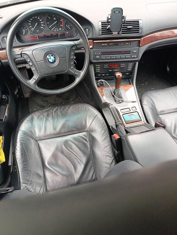 Gebraucht BMW 530 184 PS (135 kW) 2000 Schwarz Limousine