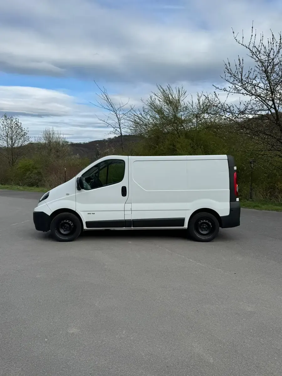 Gebraucht Renault Trafic 114 PS (83 kW) 2008 Weiß Van / Kleinbus