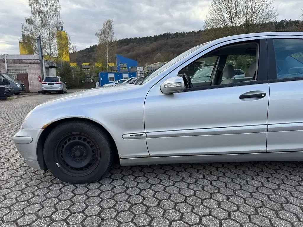 Gebraucht Mercedes C200 Classic 163 PS (119 kW) 2000 Silber Limousine