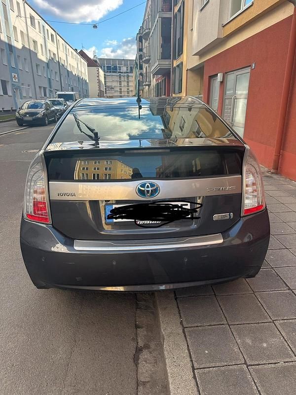 Gebraucht Toyota Prius Life 136 PS (100 kW) 2013 Grau Coupé